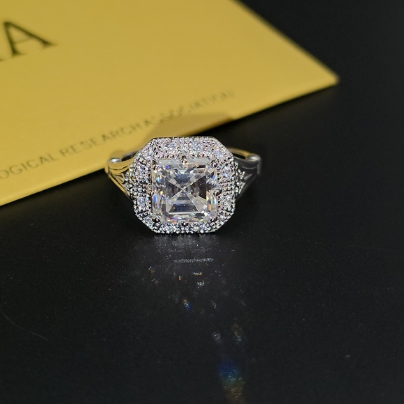 2.5 Ctw Moissanite Ring. White Gold Filled - Picture 2 of 6